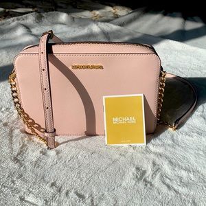 Michael Kors Jet Set Zip Shoulder Crossbody // Blossom